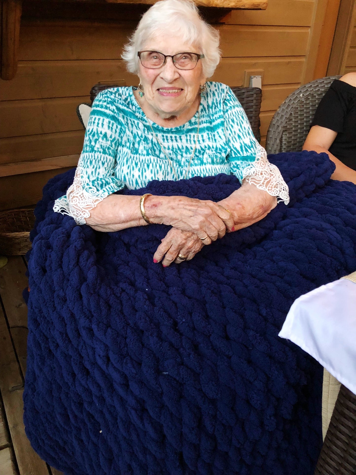 Chunky Knit Blanket in Navy